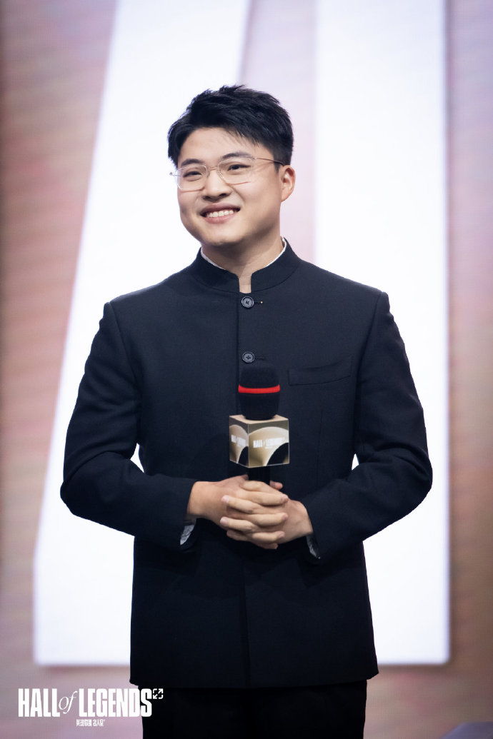 开云移动端-Uzi重返赛场，出色发挥首场状态出色，瑞士队观众沸腾！全场沸腾不已(uzi最新比赛视频回放)